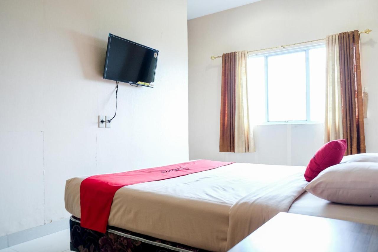 Reddoorz Plus Near Living World Pekanbaru Exterior foto