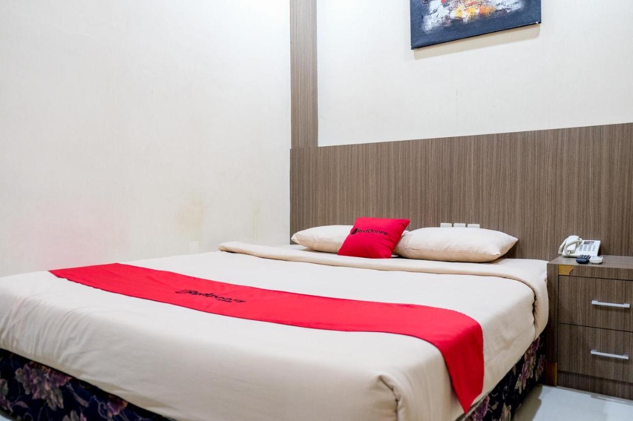 Reddoorz Plus Near Living World Pekanbaru Exterior foto